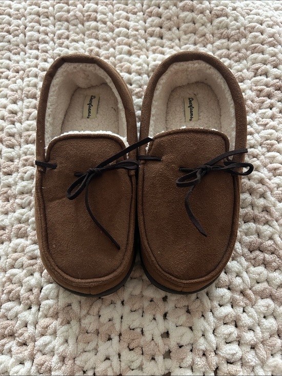 dearfoams Other - Dearfoams Brown Suede Moccasin Slipper with Sherpa Lining size boys 4-5